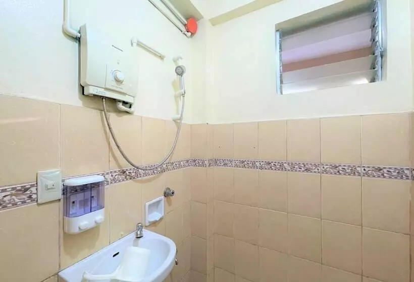 هتل Oyo 876 Escurel Inn Boracay