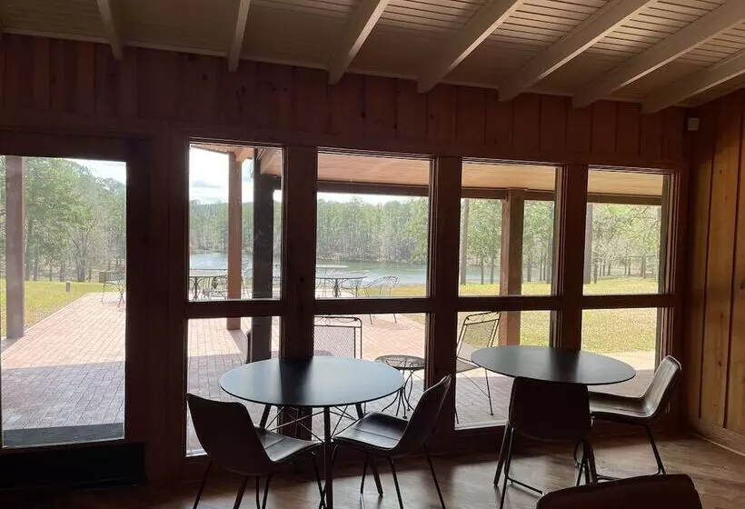 ホテル Scrappin Valley Lodge
