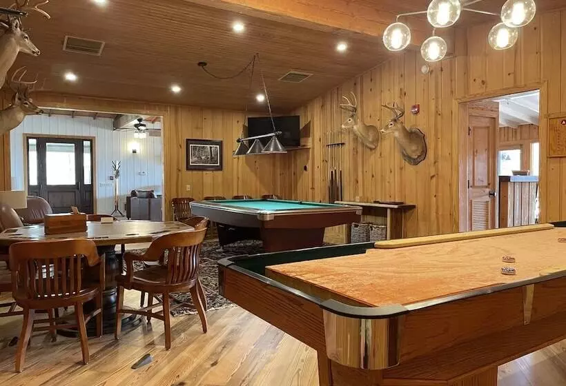 ホテル Scrappin Valley Lodge