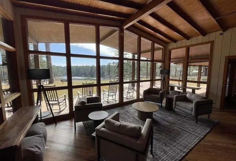 ホテル Scrappin Valley Lodge