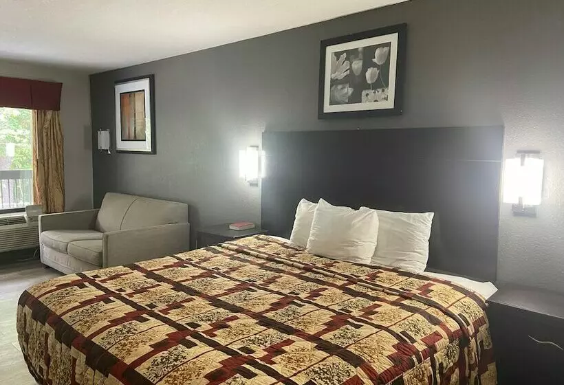 Hotelli Speedway Inn & Suites