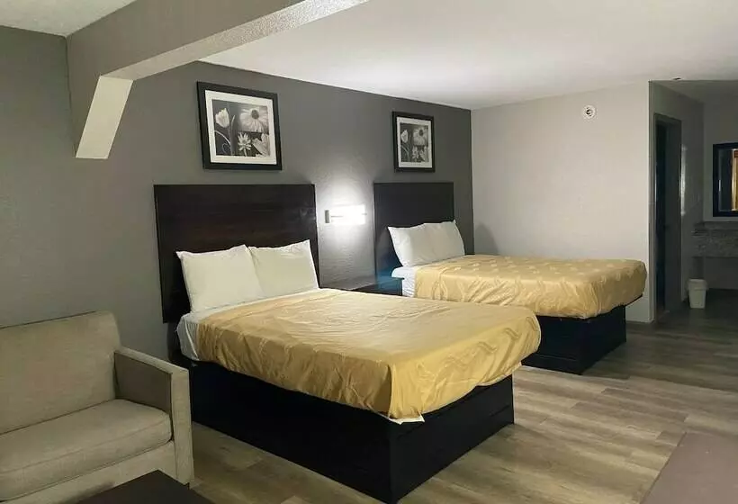 Hotelli Speedway Inn & Suites