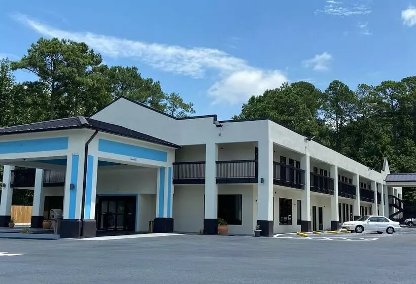 Hotelli Speedway Inn & Suites