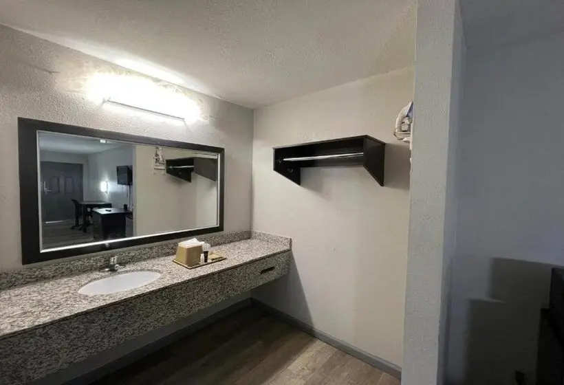 ホテル Speedway Inn & Suites