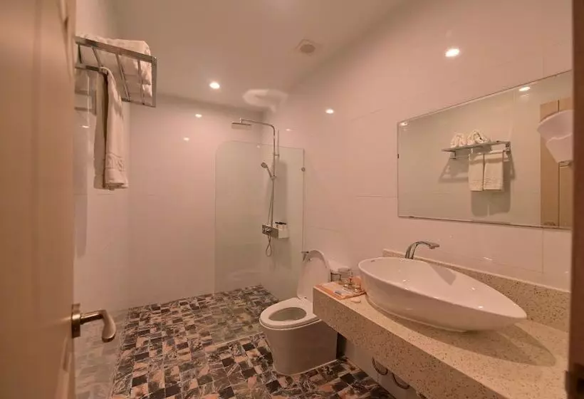 Hotelli T Shine Resort And Spa