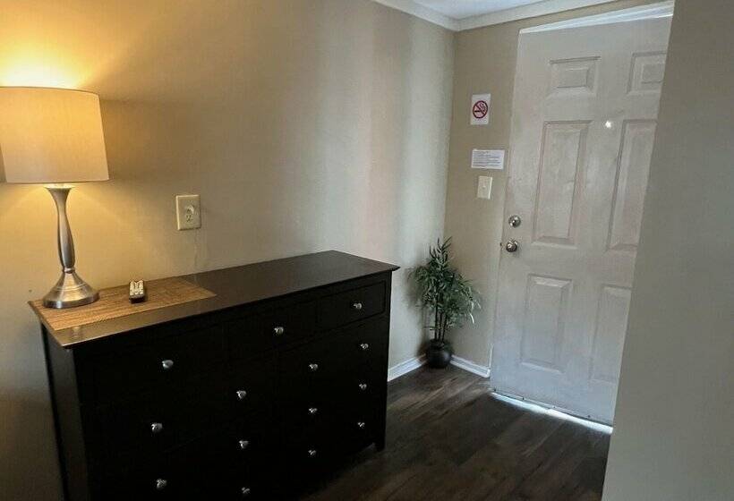 호텔 The Travelers Inn