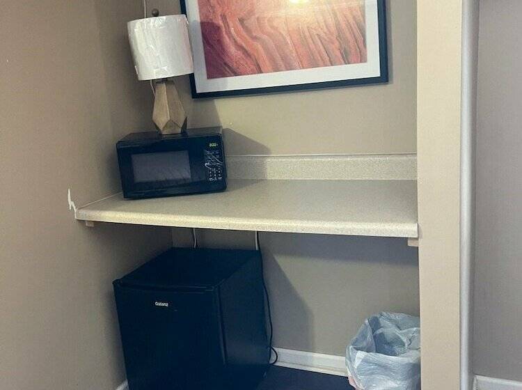 호텔 The Travelers Inn