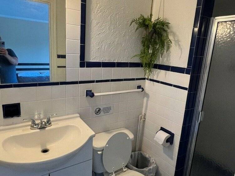 호텔 The Travelers Inn