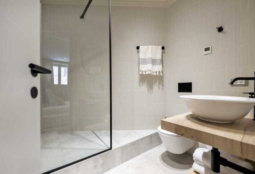 ペンション Calnova Suites