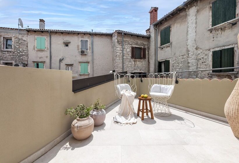 ペンション Calnova Suites