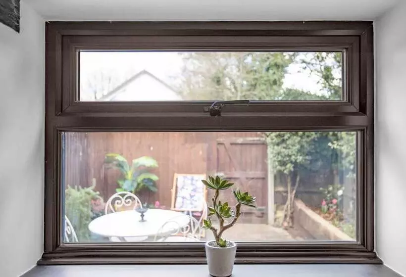 Stunning Character 2bed Cottage In St Albans Wifi