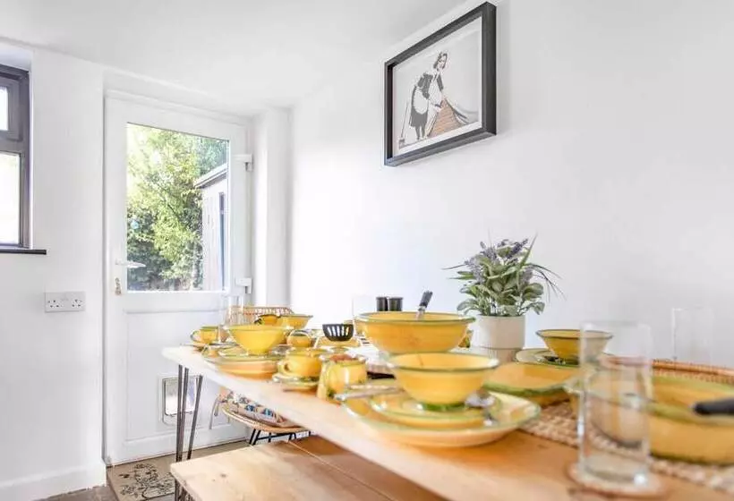 Stunning Character 2bed Cottage In St Albans Wifi