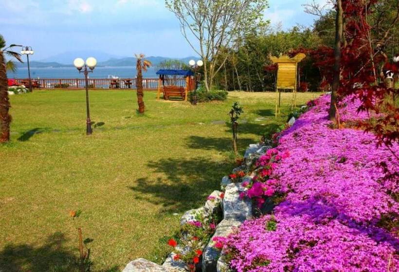 Taean Lemon Treen Pension