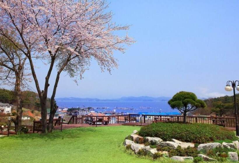 Taean Lemon Treen Pension