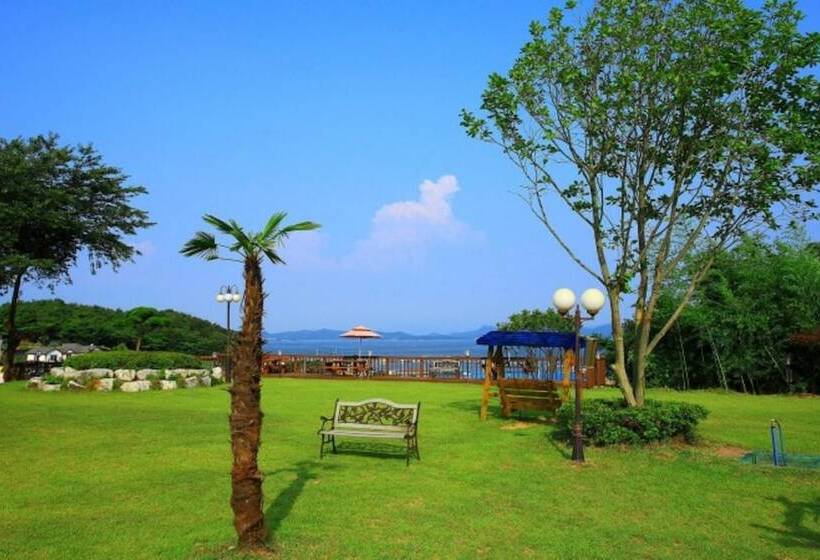 Taean Lemon Treen Pension