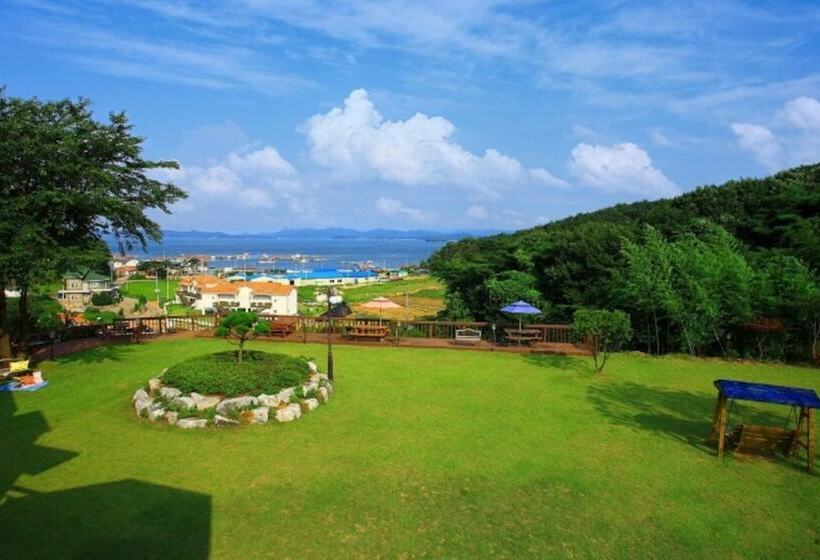 Taean Lemon Treen Pension