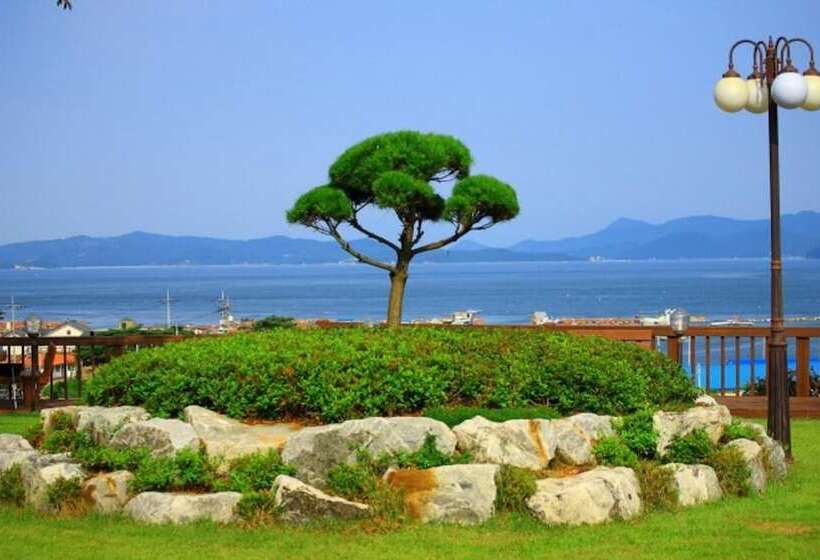 Taean Lemon Treen Pension