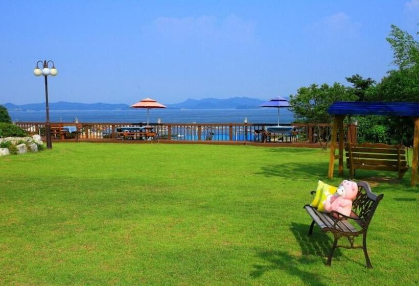 Taean Lemon Treen Pension