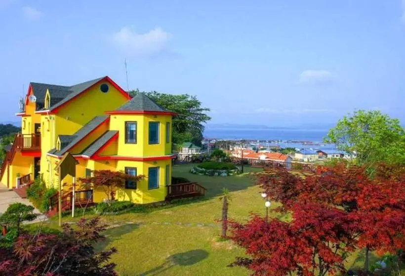 Taean Lemon Treen Pension