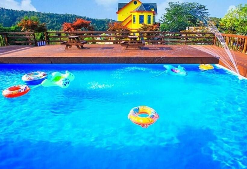 Taean Lemon Treen Pension