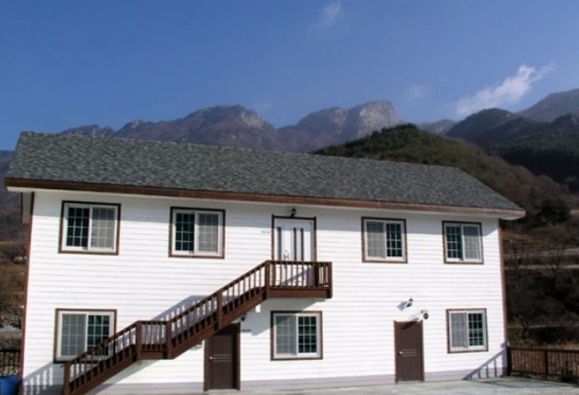 Worak Pensionville Gauguin S House