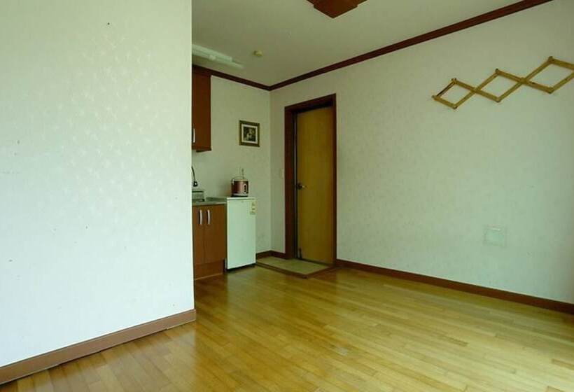 Worak Pensionville Gauguin S House