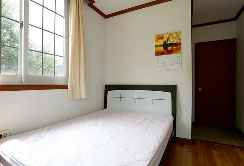 Worak Pensionville Gauguin S House