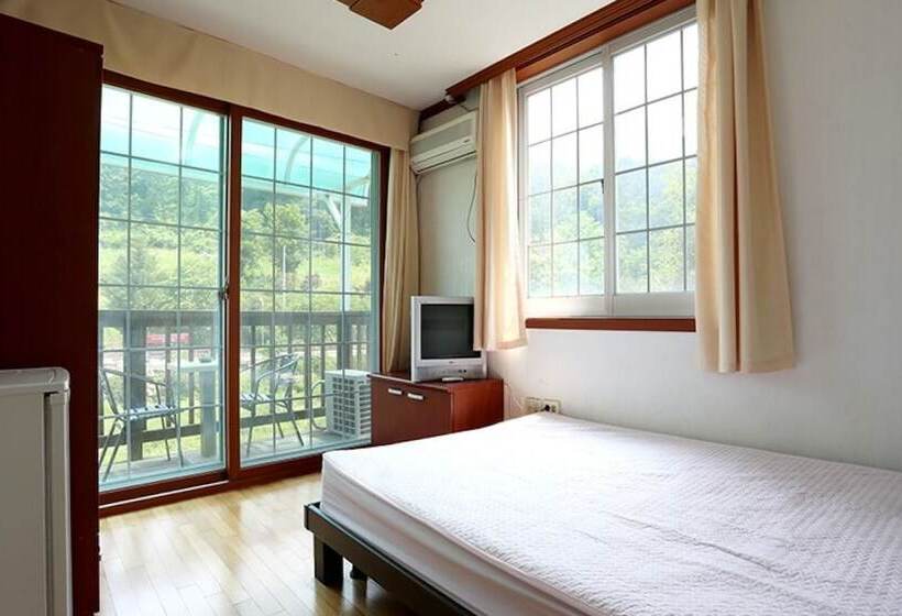 Worak Pensionville Gauguin S House