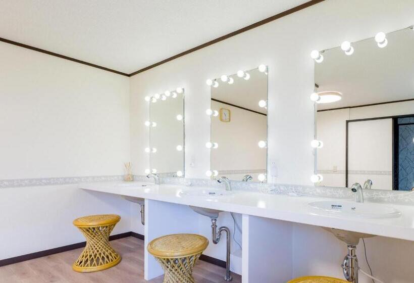 Yuraku Izuoshima Hostel