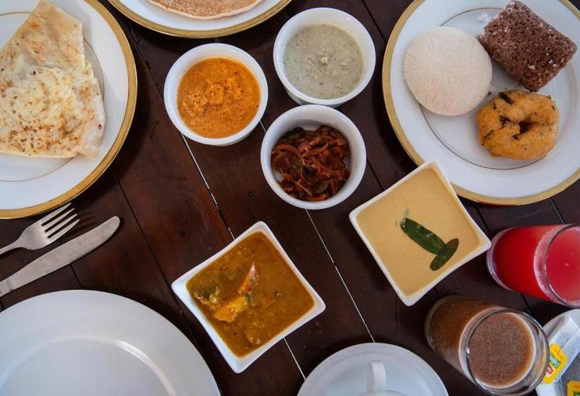 הוסטל Marine Tourist Guest House At Negombo Beach