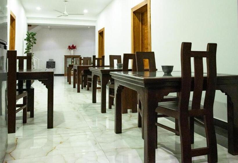 הוסטל Marine Tourist Guest House At Negombo Beach