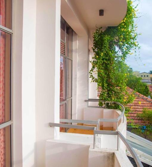 הוסטל Marine Tourist Guest House At Negombo Beach