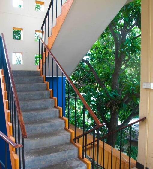 הוסטל Marine Tourist Guest House At Negombo Beach