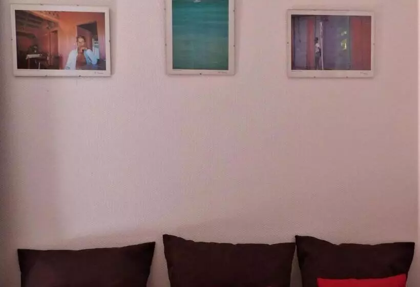 تختخواب و صبحانه Gites Rose Des Vents