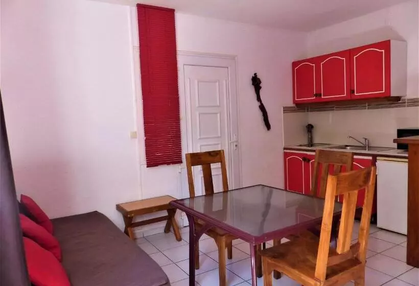 تختخواب و صبحانه Gites Rose Des Vents