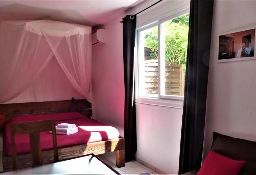 تختخواب و صبحانه Gites Rose Des Vents