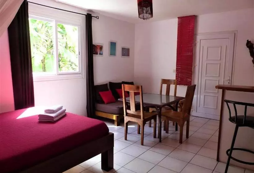 تختخواب و صبحانه Gites Rose Des Vents