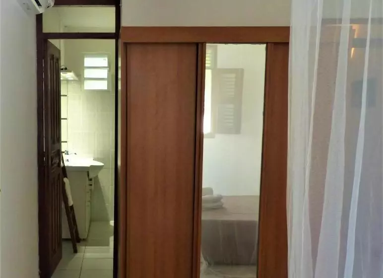 تختخواب و صبحانه Gites Rose Des Vents