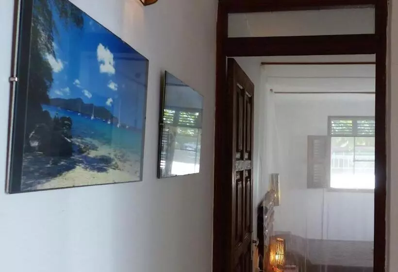 تختخواب و صبحانه Gites Rose Des Vents