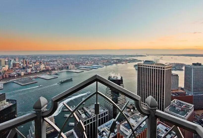 هتل Mint House At 70 Pine