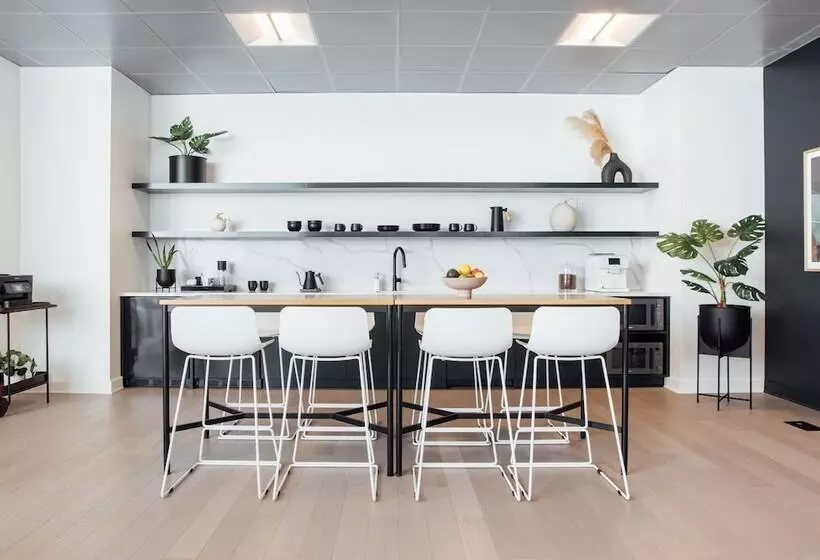 هتل Mint House At 70 Pine