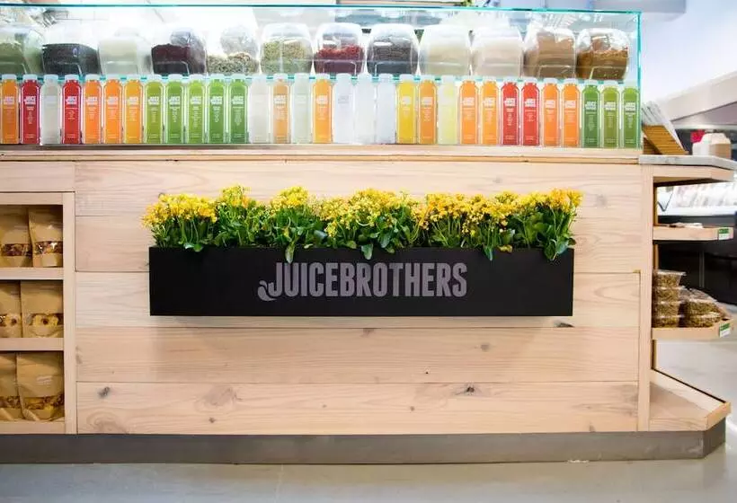 هتل Mint House At 70 Pine