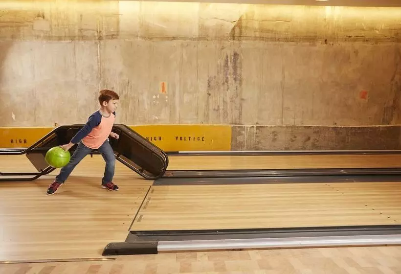 هتل Mint House At 70 Pine