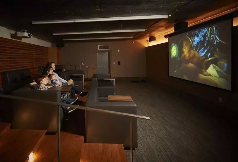 هتل Mint House At 70 Pine