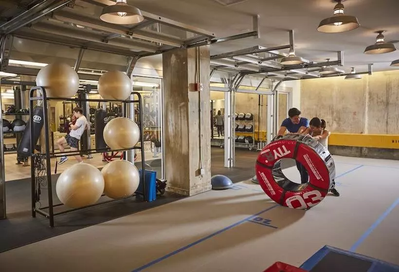 هتل Mint House At 70 Pine