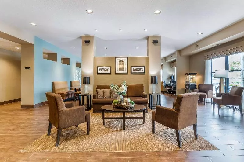 酒店 Sleep Inn & Suites Ames Near Isu Campus