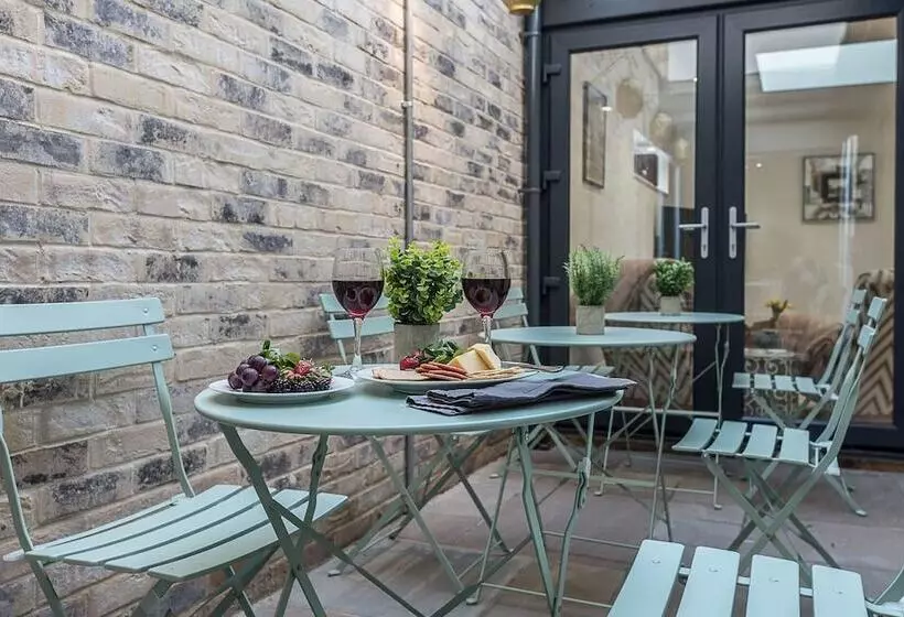 2 The Smithy, Saxmundham