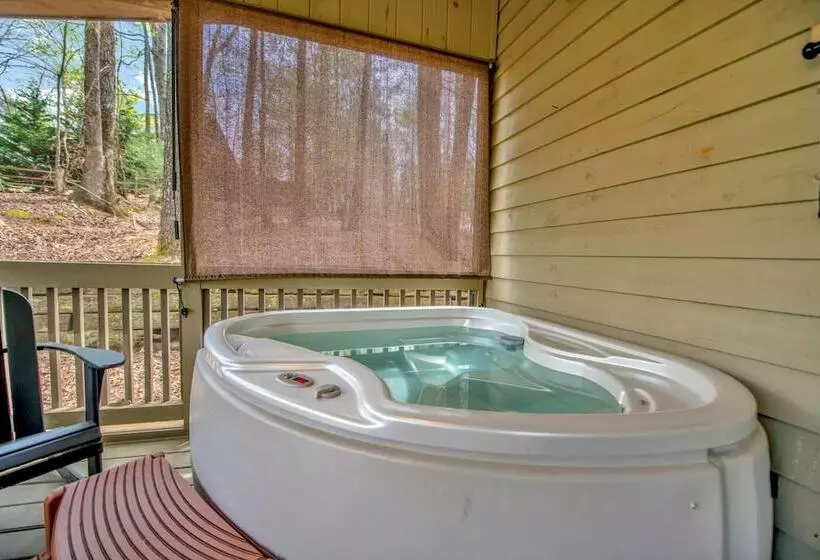 Bear Hug Lodge Charming Cabin In Coosawattee River Resort Pet Friendly