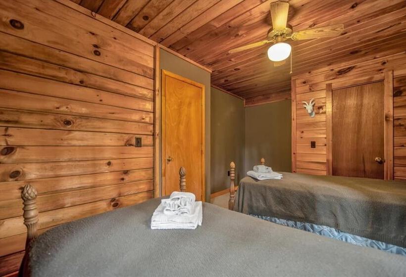 Bear Hug Lodge Charming Cabin In Coosawattee River Resort Pet Friendly