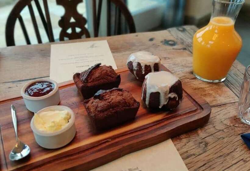 住宿加早餐  The Blind Bull